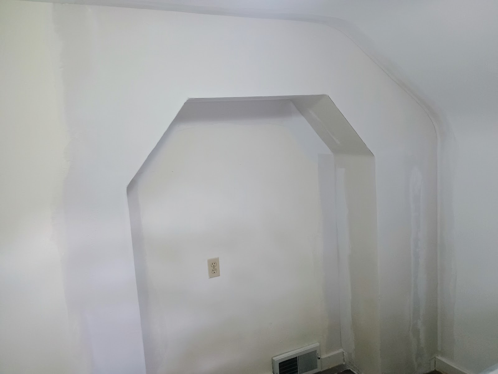 Arched nook wall — drywall and painting by Smooth Finish, Fort Wayne