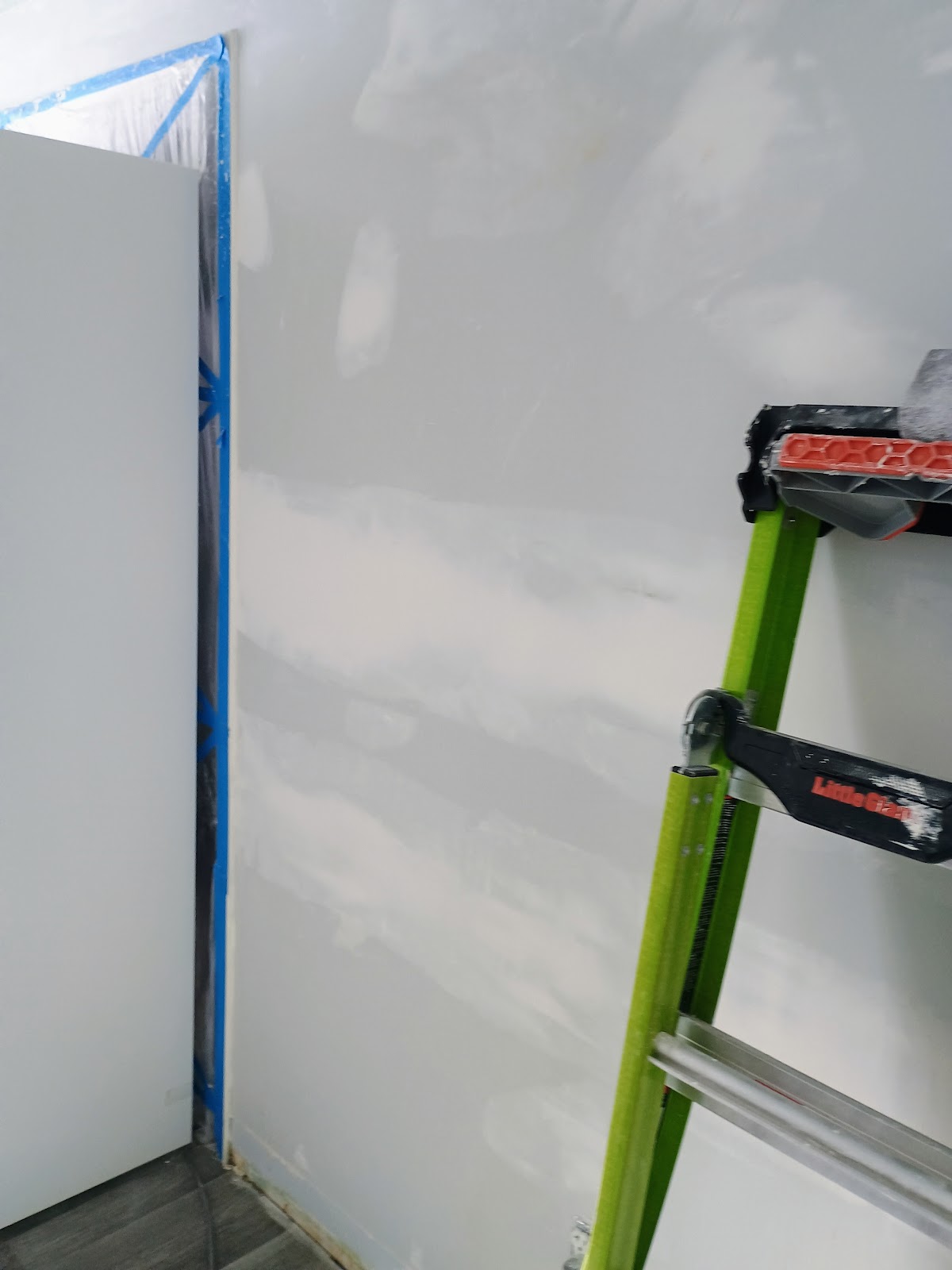 Smooth drywall finishing and taping